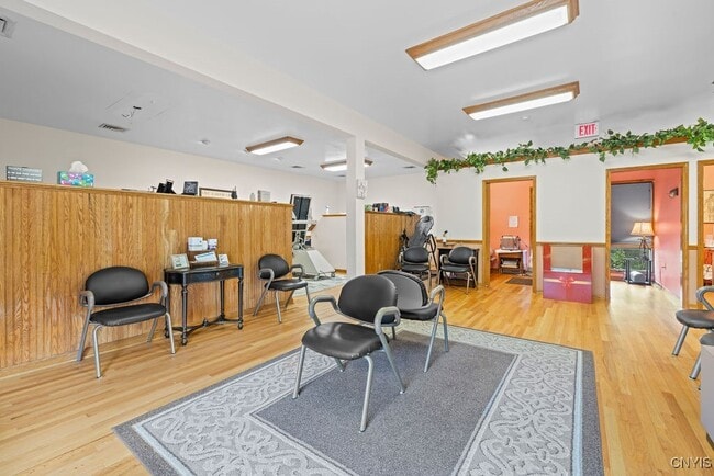 Photo - 1628 W Genesee St