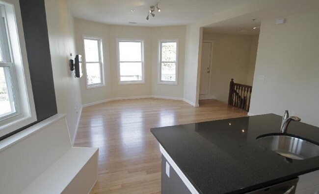 Photo - 110 Chester St