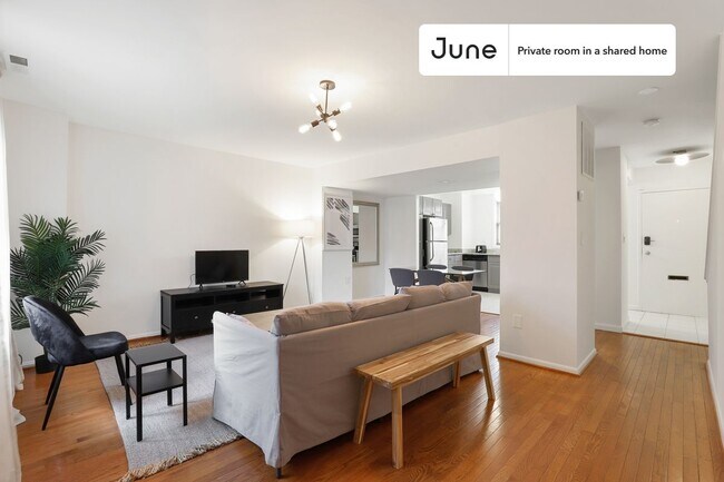 Room in Shared 5 bed/2 bath home in Logan Circle