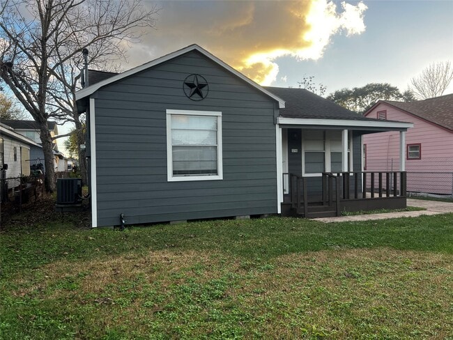 Photo - 230 Burress St