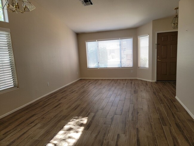 Photo - Updated 3 bed with 3-Garage in Bridlewood Subdivision