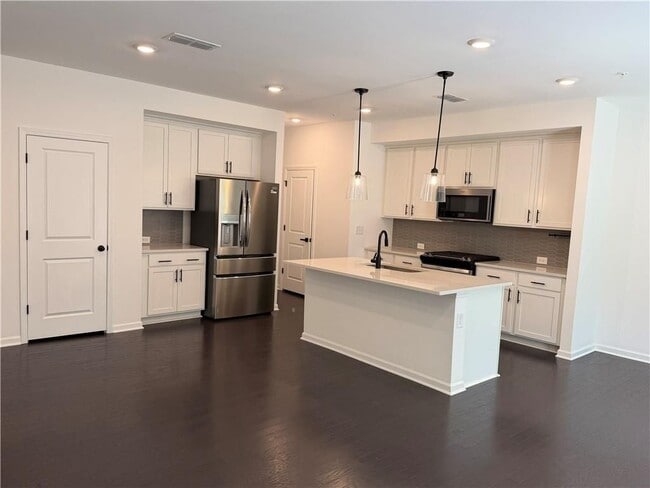 Photo - 716 Vallin St