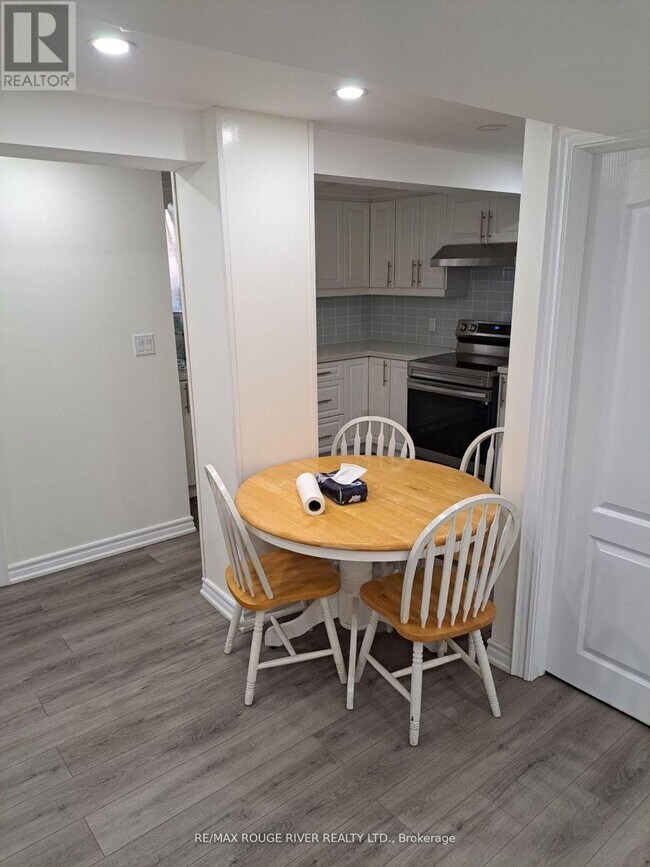 Photo - 848 Danforth Rd