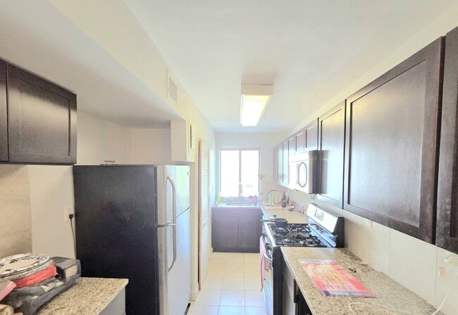 Photo - 3821 Davis Pl NW