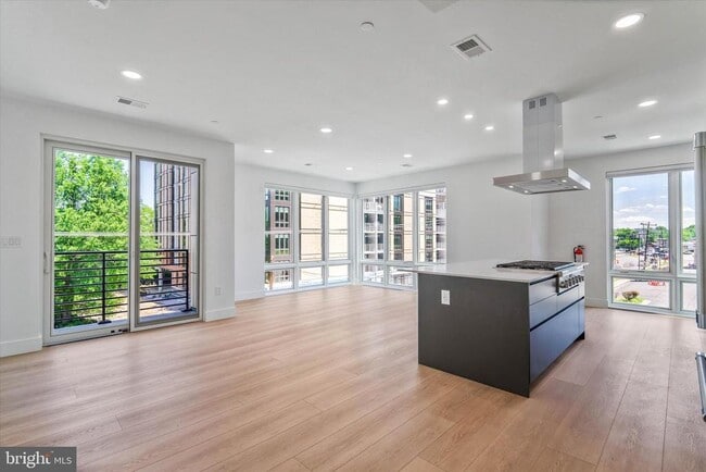 Photo - 228 W Glebe Rd Unit 301