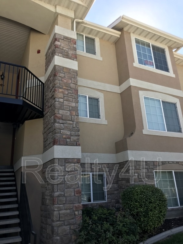 Building Photo - 1212 W 50 N Unit 303 - 1 Rental