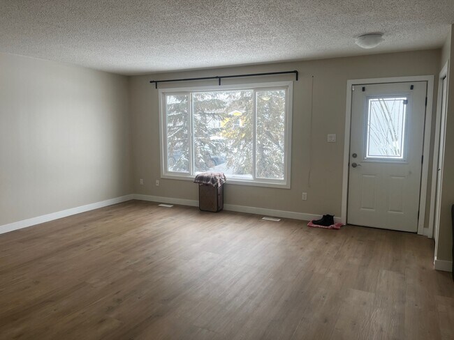 Photo - 4111-4149 49 Ave