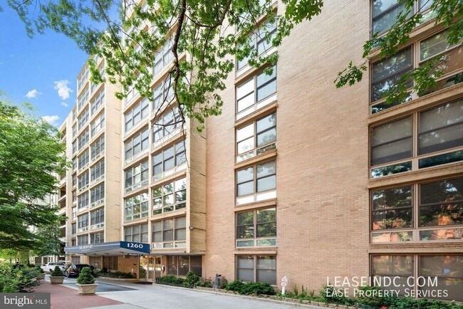 Photo - 1260 21st St NW Unidad #907