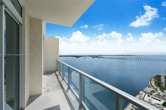 Building Photo - 1155 Brickell Bay Dr Unit PH205 Rental