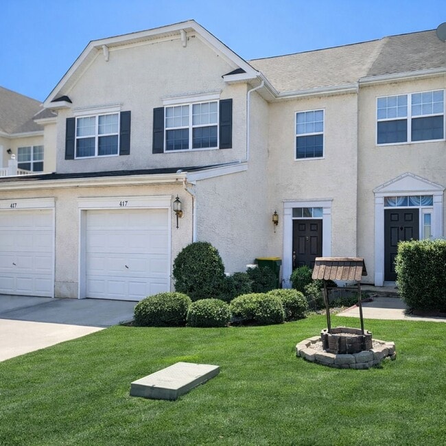 Building Photo - 3 bed 2.5 bath Townhome Available Now!