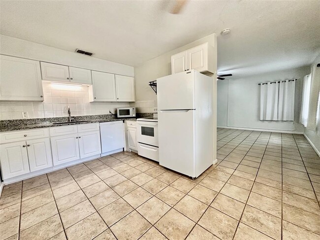 Photo - 1727 Douglas Ave