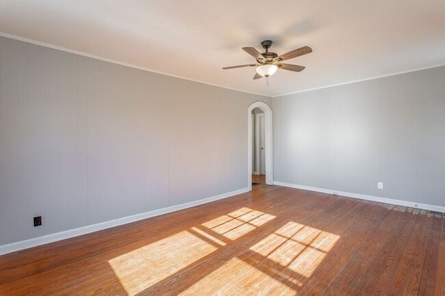 Photo - 209 S Moss Ave