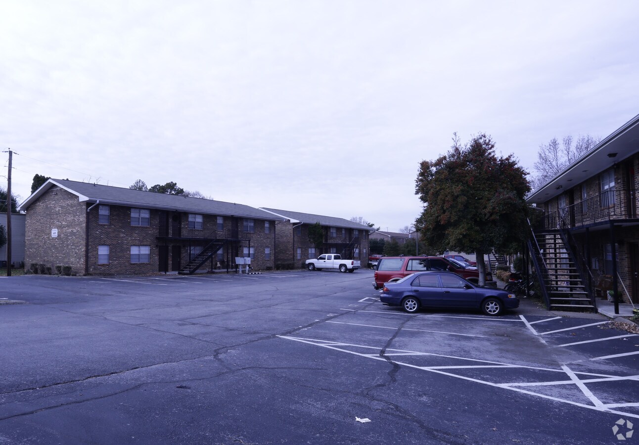 Gate Manor II - Gate Manor II Apartments
