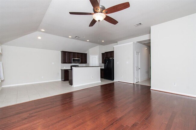 Photo - 136 Mistflower Ln