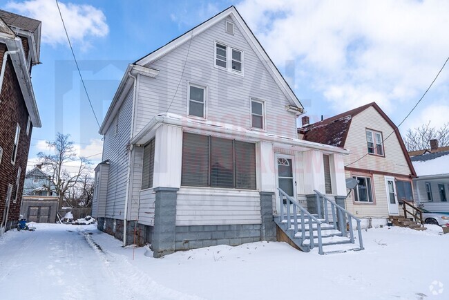 Building Photo - Charming & Spacious 4-Bedroom Home