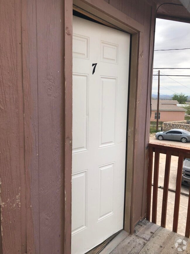 Building Photo - 1654 Exeter Dr Unit 7 Rental