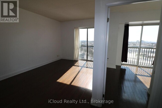 Photo - 2737 Keele St Unit 910