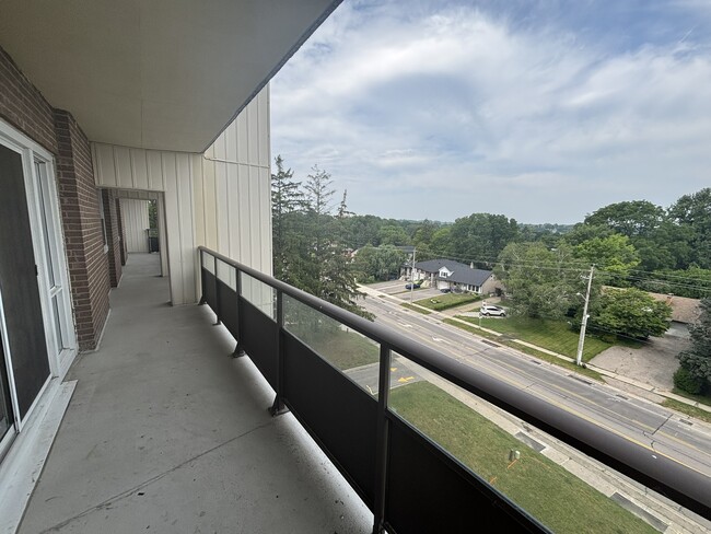 Photo - 1061 Queen's Blvd Unité 604