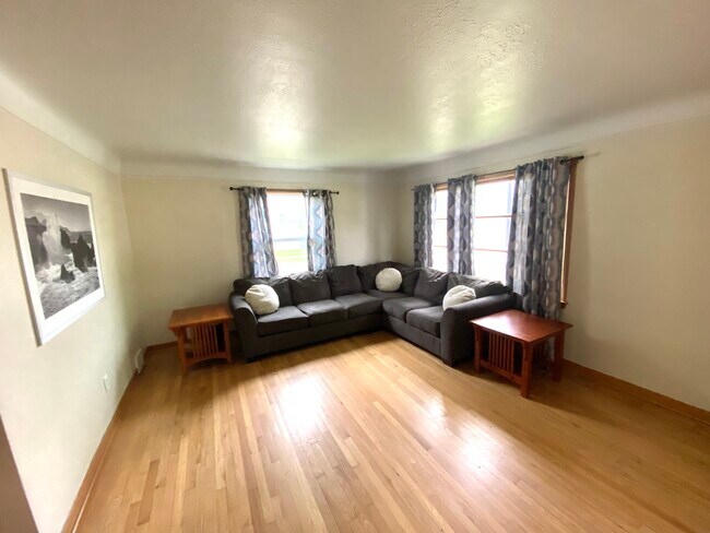 Photo - 121 W Bagley Rd