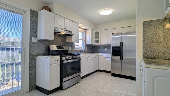 Photo - 2165 N Westmoreland Dr