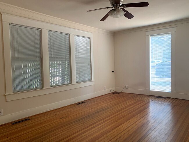 Photo - 909 W 30th St