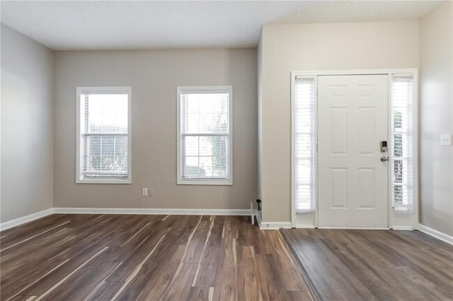 Photo - 652 Stonemill Manor