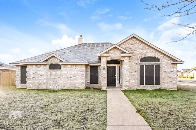 Building Photo - 2526 Sunset Dr