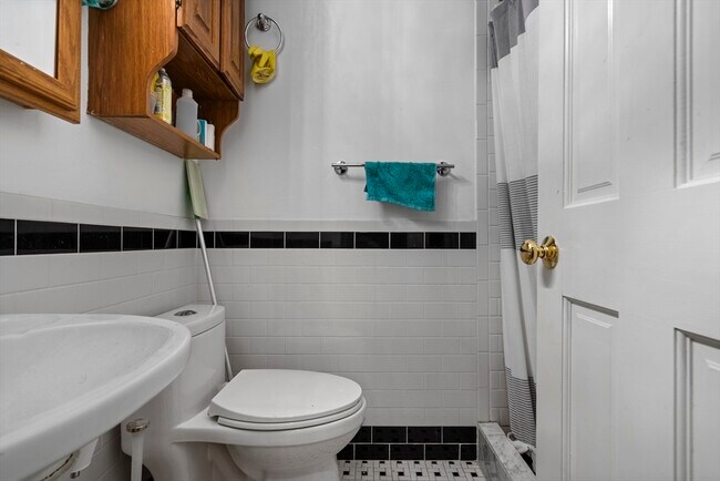 Photo - 103 W Fourth St Unit 1
