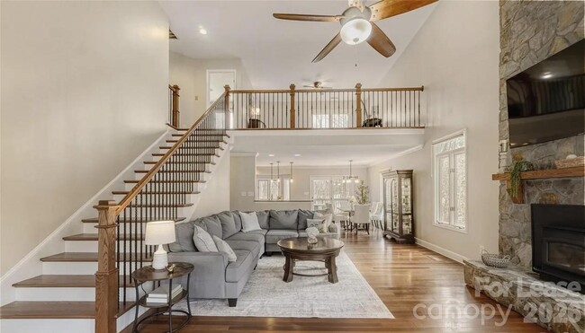 Photo - 120 Tall Oak Dr