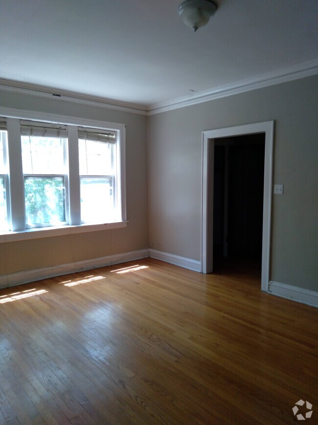 Building Photo - First Floor, Rarely Available, Spacious 1 ... Unit 1 Rental