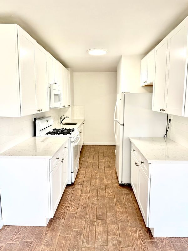 Building Photo - 47 Davis Ave Unit 2G