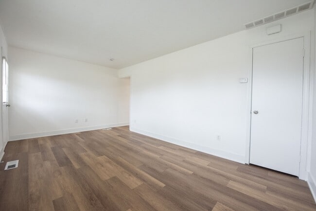 Photo - 3012 Larkmoor St