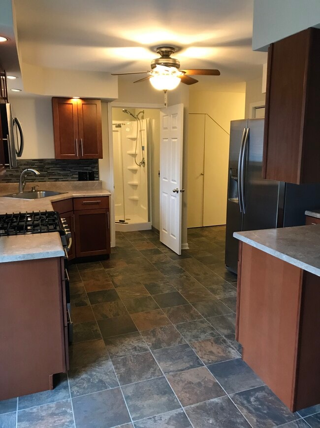 Kitchen - 105 Garfield Ave Unit Garfield