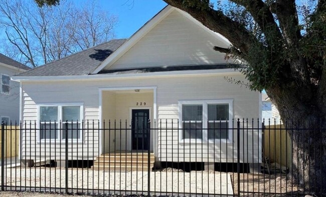 Building Photo - 229 N Everton St Rental