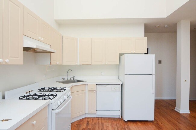 Photo - 909 W Dakin St Unit 204