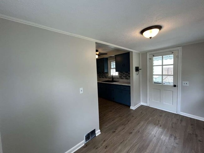 Photo - 26901 Farringdon Ave