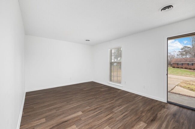 Photo - 5 bedroom 3 bath in Covington recently renovated just off the town square
