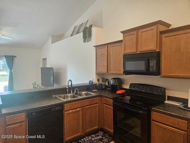 Kitchen - 4021 Masira Ct