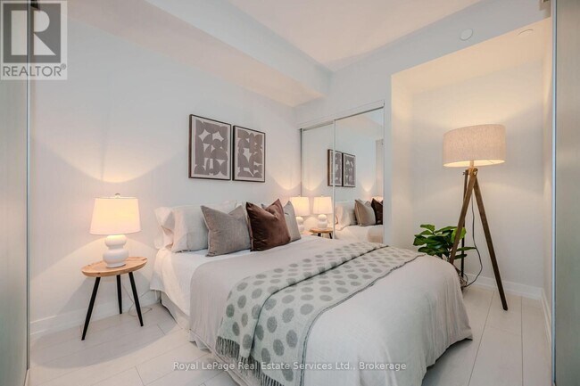 Photo - 19 Western Battery Rd Unit 310