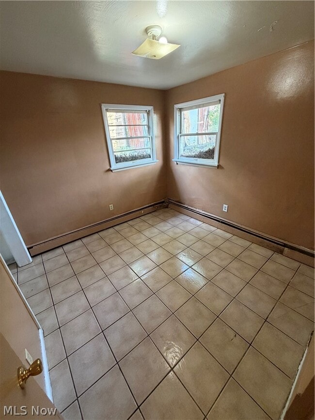 Building Photo - 3055 Hadley Ave Unit 2