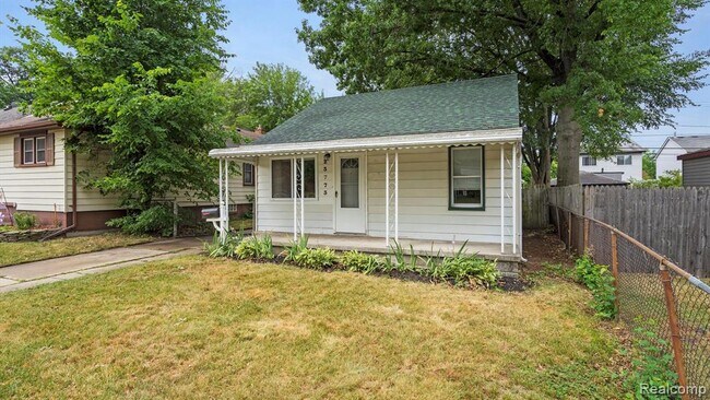 Photo - 23773 Hazelwood Ave