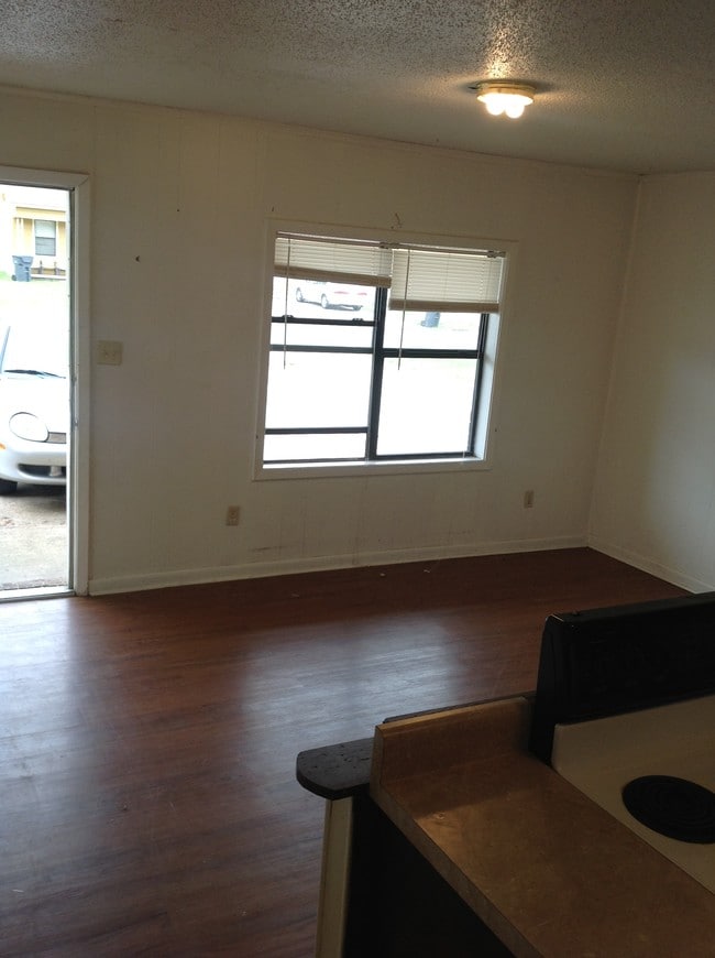 Photo - 400 E Roseclair St Unit 405 E Roseclair Apt # 1