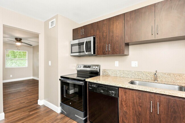 005 - Kitchen