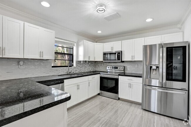 Building Photo - 8932 SW 22nd St Rental