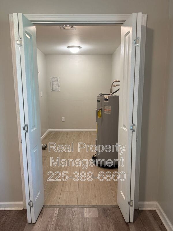 Photo - 160 Ebony Dr