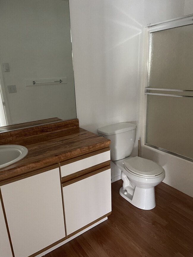 Photo - 1821 Thrall St