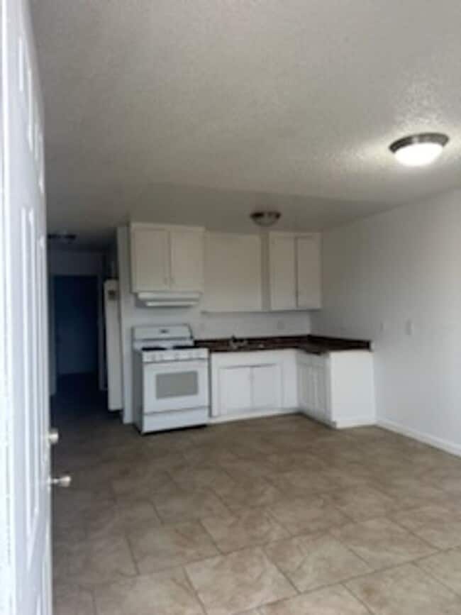 11895 White Ave Unidad 3