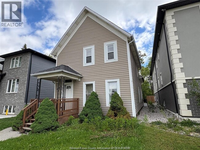 Photo - 454 Crawford Ave