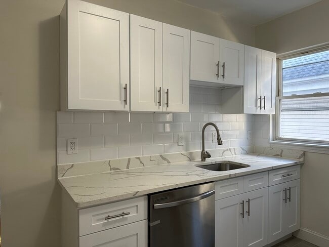 Building Photo - 86 Topliff St Unit 2 Rental