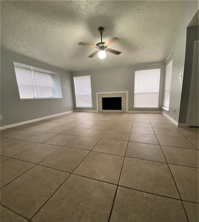 Photo - 7842 Winehill Ln